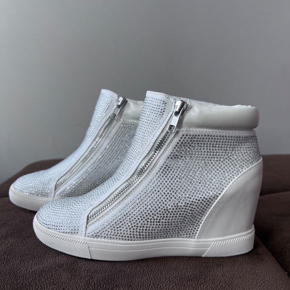 INC Womens White Embellished Cushioned Dollie Round Toe Sneakers Shoes size 7 - Picture 4 of 11